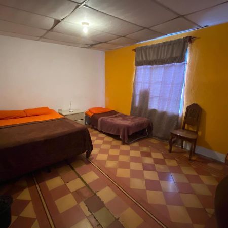 4 Grados Hostel Guatemala City Eksteriør bilde