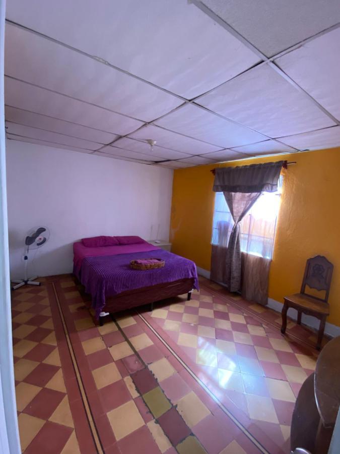 4 Grados Hostel Guatemala City Eksteriør bilde